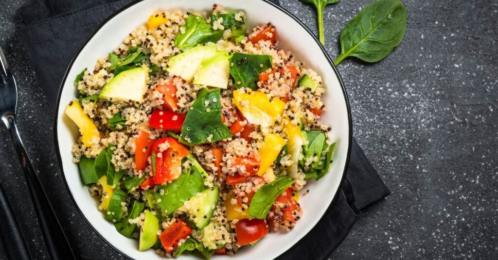 Ensalada de quinoa y frutas tropicales
