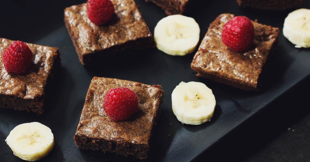 Postres saludables, brownie de cacao y plátano